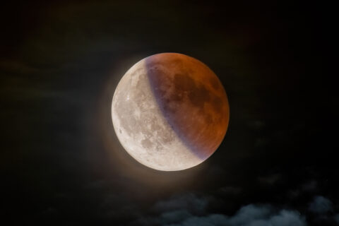 Mondfinsternis mit Erdschatten